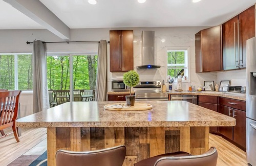 East Stroudsburg House | Spacious 5-Bedroom Retreat with Pool Table Near Camelbeach
