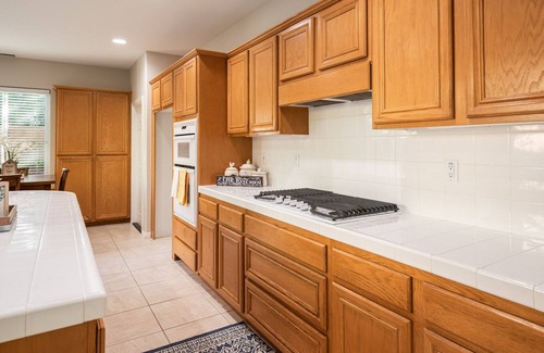 Oak Creek House | Spacious 5-Bed Home with Pool in Gated Community