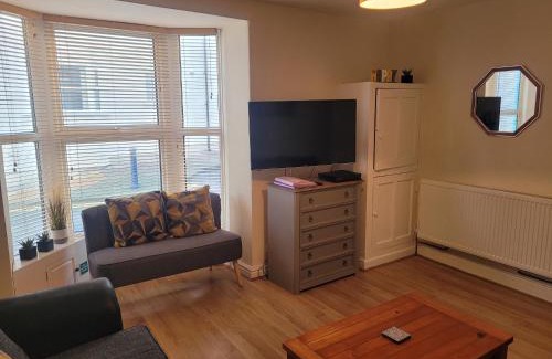Aberystwyth House | Convenient 5-Bed Home in Town Centre, Near the Beach
