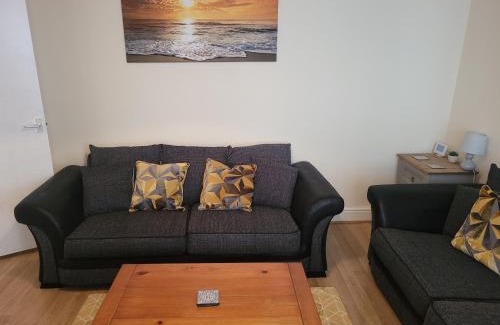 Aberystwyth House | Convenient 5-Bed Home in Town Centre, Near the Beach