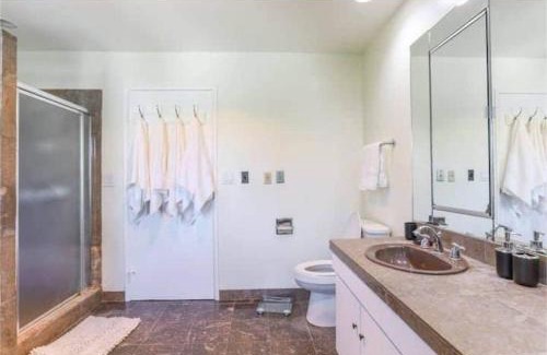 Pico - Robertson House | Spacious 5-BR Retreat Near Beverly Hills for Family Fun