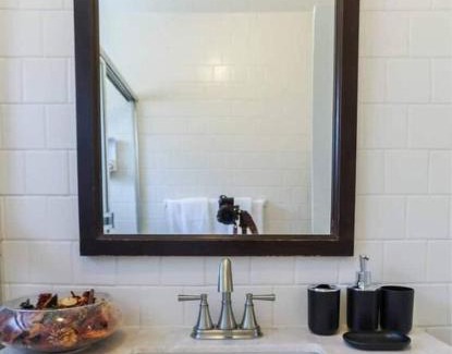 Pico - Robertson House | Spacious 5-BR Retreat Near Beverly Hills for Family Fun