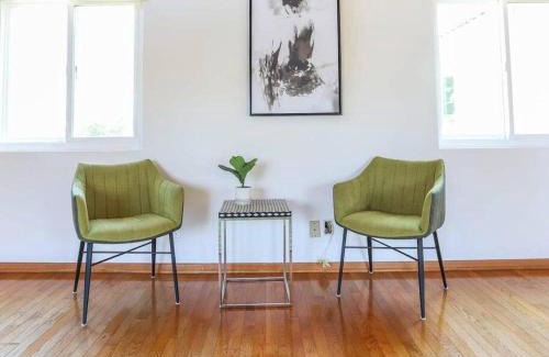 Pico - Robertson House | Spacious 5-BR Retreat Near Beverly Hills for Family Fun