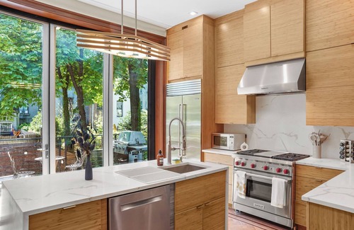 Upper Manhattan Apartment | Spacious 5BR Home with Chef's Kitchen and Backyard Oasis