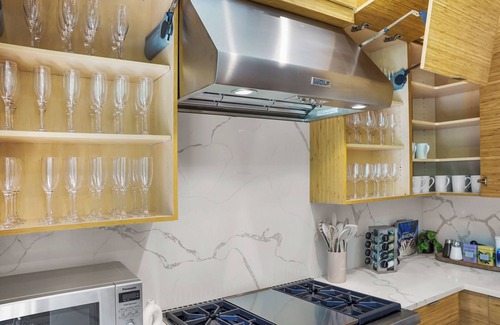 Upper Manhattan Apartment | Spacious 5BR Home with Chef's Kitchen and Backyard Oasis