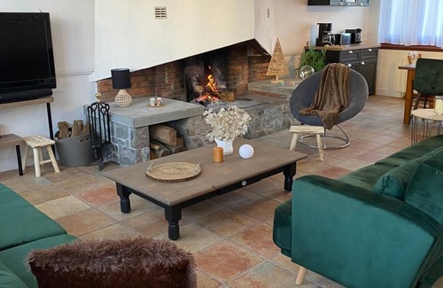 Ax-les-Thermes Apartment | Large 6-8 person apartment 300m from the cable car