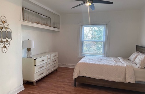 Northwest Philadelphia House | Spacious 6-Bedroom Twin Retreat in Historic Germantown
