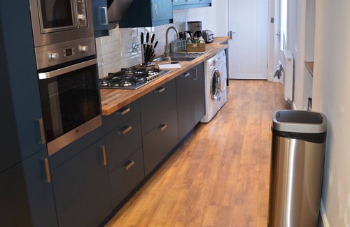 Tenby House | Perfect 6-Bedroom House with Ocean Views - Ideal for Families
