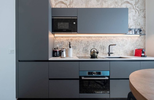 Cannaregio Apartment | Spacious 6-Bedroom Apartment with Spa & Breakfast Included