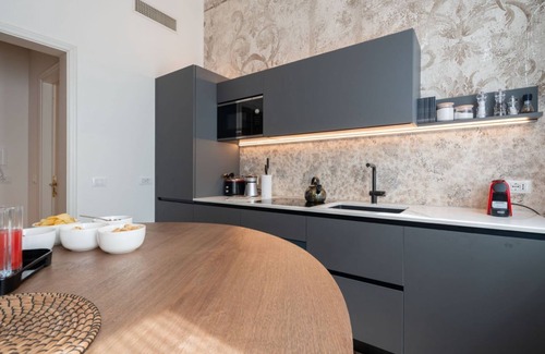 Cannaregio Apartment | Spacious 6-Bedroom Apartment with Spa & Breakfast Included