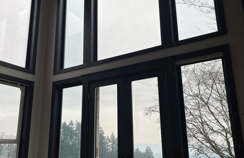 Dundee House | Large 7-bd house with 20’ Ceilings Jacuzzi Dry Sauna Wifi Vineyard Valley Views