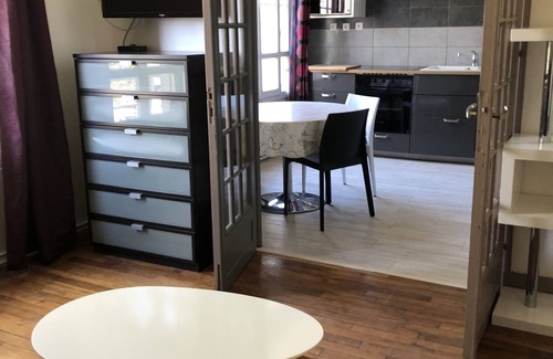 Villejuif House | Spacious 70 m² Apartment with Spa and Breakfast Included
