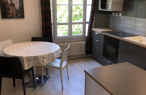 Villejuif House | Spacious 70 m² Apartment with Spa and Breakfast Included