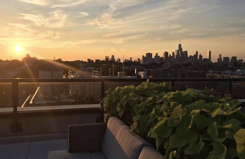 Gowanus Apartment | Bright Alcove Studio in Luxury Doorman Building