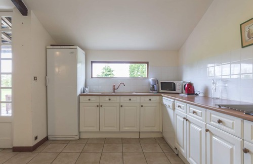 Guenrouet Cottage | Family Retreat: Oceanfront House with Pool & Spa Amenities