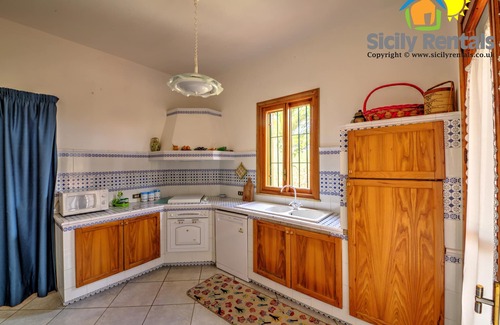 Cattolica Eraclea Villa | Bright Villa with Ocean View Near Eraclea Minoa - 9.8/10