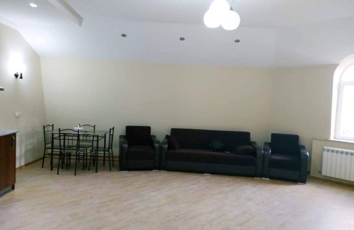 Old Boulevard Apartment | Bright and Inviting Apartment for Your Next Stay