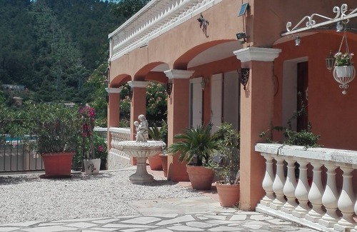 Sollies Pont Villa | Vibrant Family Villa in Central Provence with Pool & Spa