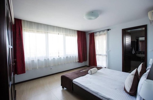 Balchik Villa | Bright Private Villa with Pool - Perfect for Families and Pets