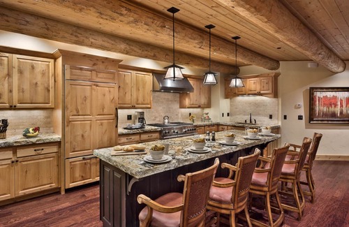 Steamboat Springs House | Indulgent Getaway with Hot Tub & Easy Ski Access - Panorama Grande