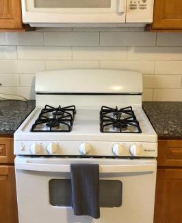 Elizabeth Apartment | Spacious Apartment for 8, Steps from NYC Train Access