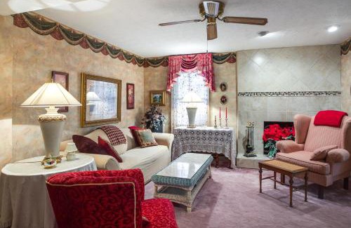 Danville Apartment | Private Guest House with Patio and Scenic Views - 10/10 Rated