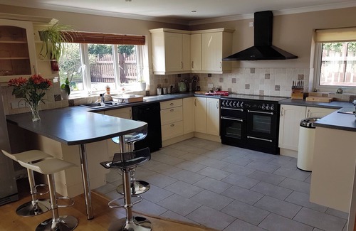 Cardigan House | Modern House with Hot Tub Near Beautiful Beaches - 10/10 Rating