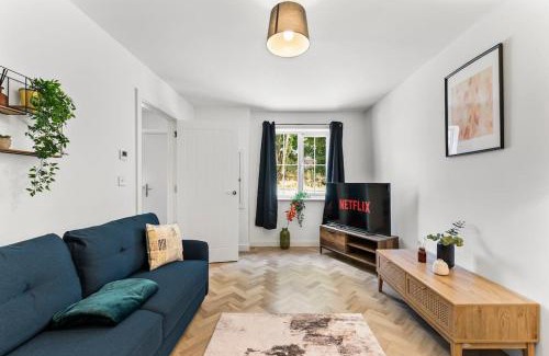 Newark upon Trent House | Large and Stylish Abode in Nottingham - Sleeps 15