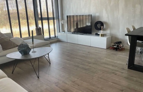 Bos en Lommer Apartment | Large and stylish apartment with a parking space