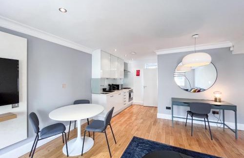 Camden Town with Primrose Hill Apartment | Stylish Apartment with Family-Friendly Amenities Awaits