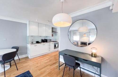 Camden Town with Primrose Hill Apartment | Stylish Apartment with Family-Friendly Amenities Awaits