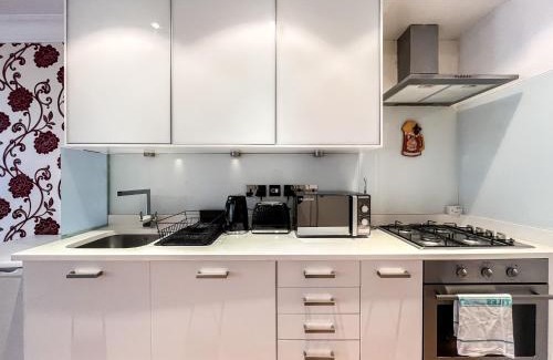 Camden Town with Primrose Hill Apartment | Stylish Apartment with Family-Friendly Amenities Awaits