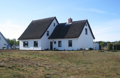 Hiddensee Apartment | Oceanfront Family Retreat - Guest Rated 10/10
