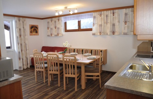 Sankt Jakob in Defereggen Apartment | Spacious Family Apartment with Mountain Views & Free WiFi