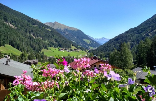 Sankt Jakob in Defereggen Apartment | Spacious Family Apartment with Mountain Views & Free WiFi