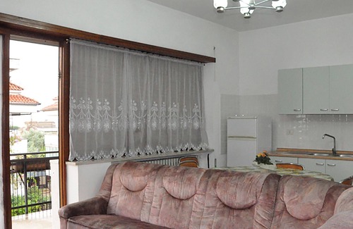 Gianola Apartment | Spacious Apartment for 8 with Ocean View, Steps to Beach