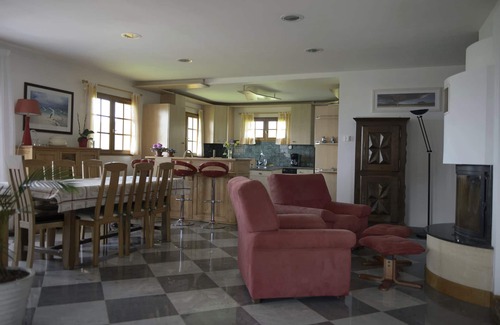 Bergers Apartment | Impressive Apartment in 4-Star Chalet on the Slopes
