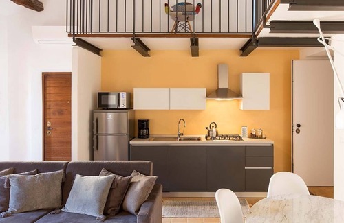 Rione VI Parione Apartment | Spacious Self-Catered Apartment in Rome, Pet-Friendly Escape