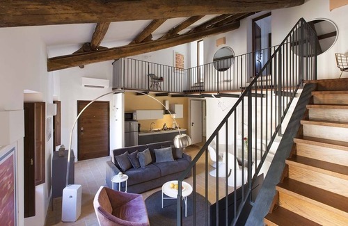 Rione VI Parione Apartment | Spacious Self-Catered Apartment in Rome, Pet-Friendly Escape