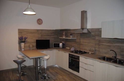 Montecalvario Apartment | Spacious Apartment Near National Archaeological Museum