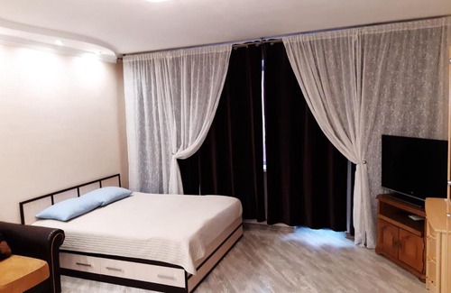Leninskiy Apartment | Spacious Apartment on Startovaya 1 with Ocean View