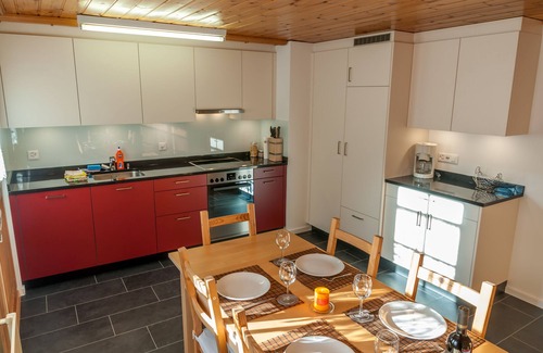 Binn Apartment | Cozy Apartment Near Binn Village with Great Hiking & Breakfast