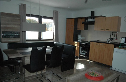 Mettlach Apartment | Idyllic Forest Retreat: Perfect for Hikers & Bikers!