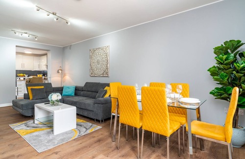 Amesbury Apartment | Spacious Apartment in Amesbury with Smart TV & Free Parking