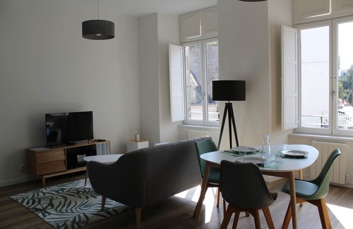 Quimper House | Guest Rated 9.8: Prime T2 Apartment in Downtown Quimper