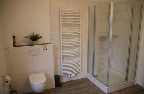 Fruchteburg Apartment | Spacious 3-Bedroom Apartment with Pool and Kitchen Access