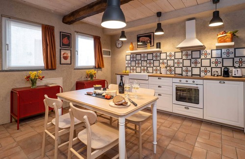 Cressa Apartment | Spacious Loft Apartment with Garden at Farmhouse Resort