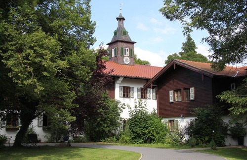 Rechetsberg Apartment | Scenic Apartment with Mountain Views in Nature's Embrace