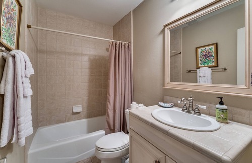 Hancock Apartment | Modern Apartment Near UT & Downtown with Pool Access