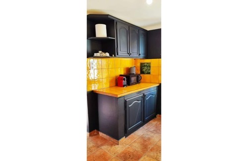 Vinon-sur-Verdon House | Bright Artist's House with Terrace & Lake View - 10/10 Rated!